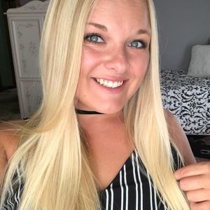 Meet your Posher, Becca